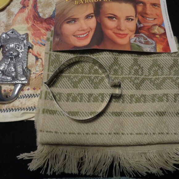 JUNK DRAWER VINTAGE FALL THEME SCARF COOKIE CUTTERS ORNAMENT DOLL PLATES… - Picture 7 of 8